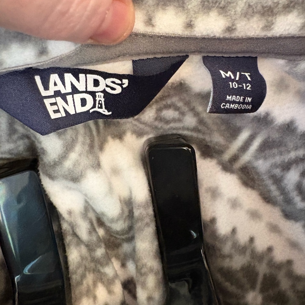 Cozy Gray And White Patterned Pullover - image 2